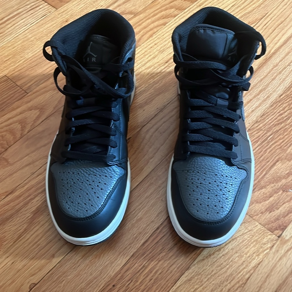 Air Jordan 1 Mid